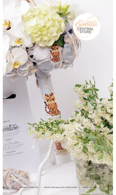 Lumanare de botez cu flori naturale si jucarie tigru, 65x4 cm, Little tiger 4
